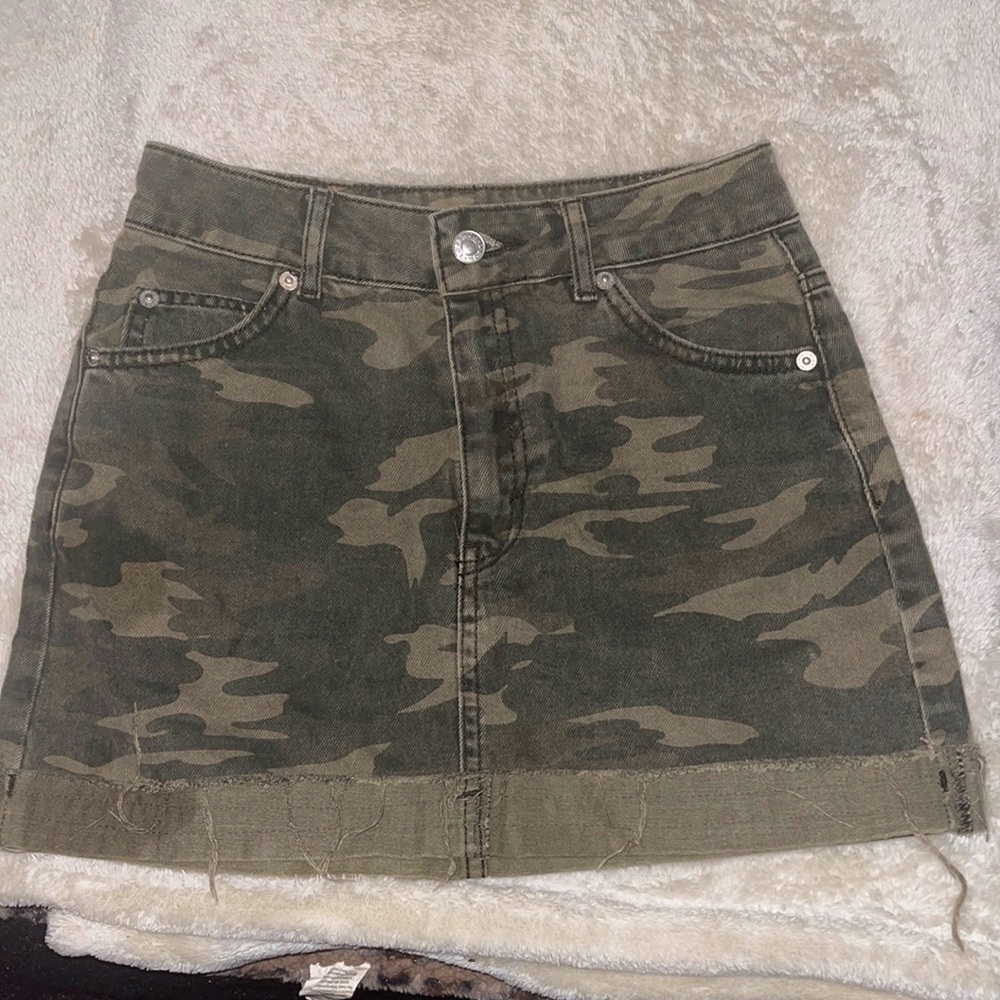 Camo mini skirt